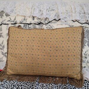 Pillow decoration for bed 16x11 1/2 green